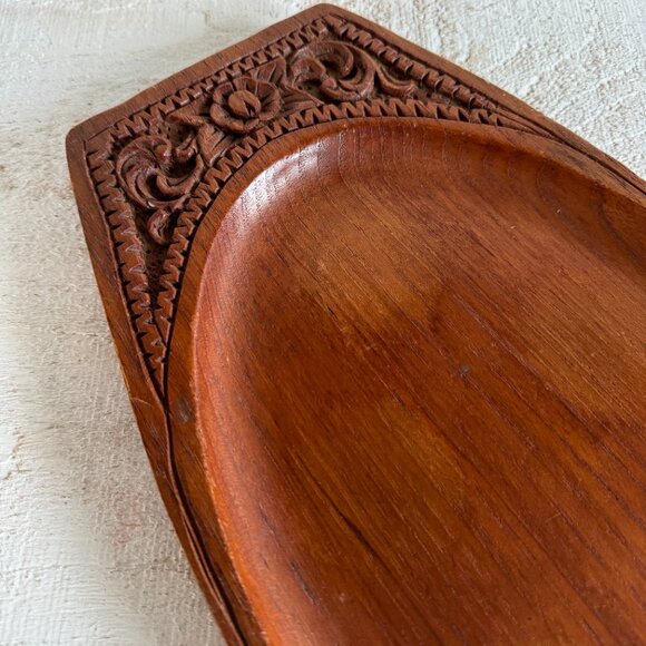 Vintage Solid Teak Long Flat Tray with Carved Flower Detailing - Picture 4 of 12